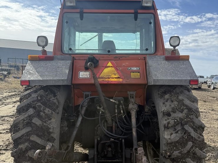 hesston-tractor-2805-image-4