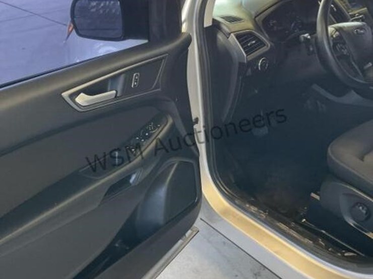 2017-ford-edge-se-image-23