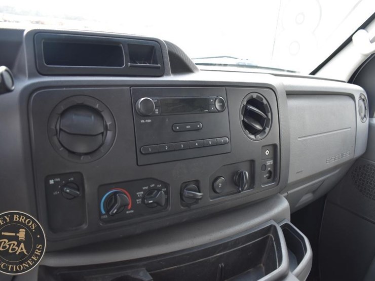 2014-ford-e250-image-15