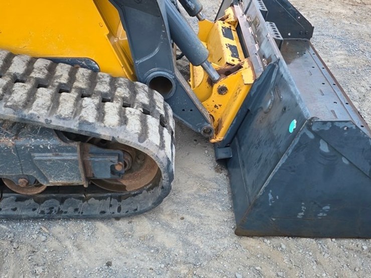 2023-deere-331g-image-8