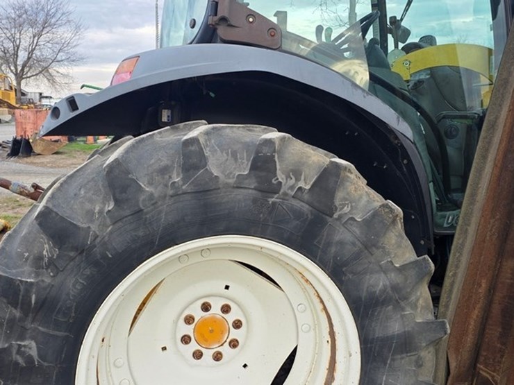 2006-new-holland-ts135a-image-38