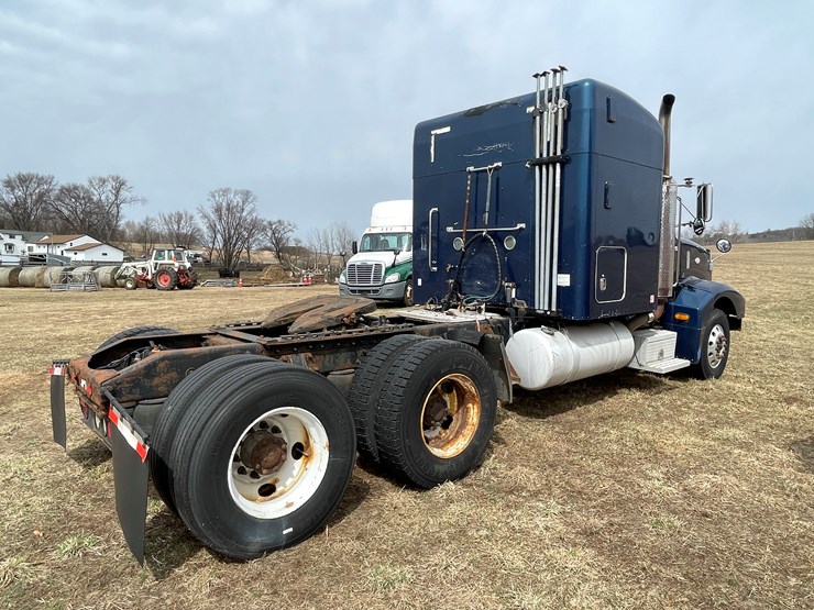 1999-peterbilt-377-image-5