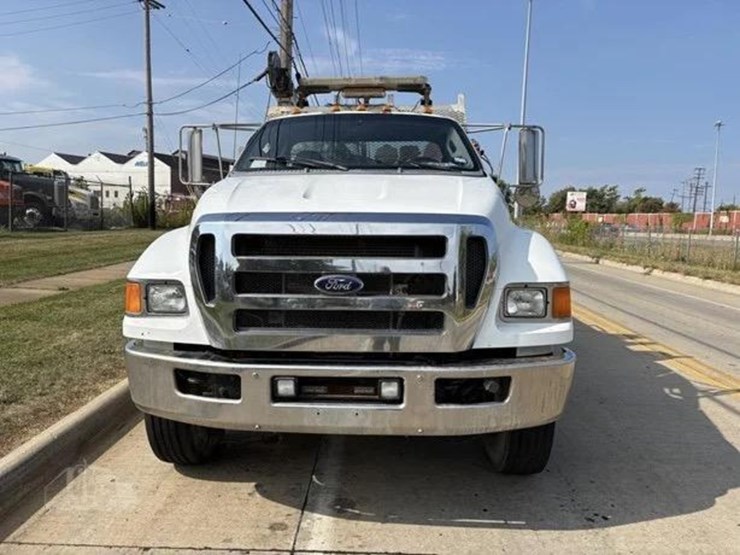 2015-ford-f750-xlt-image-3