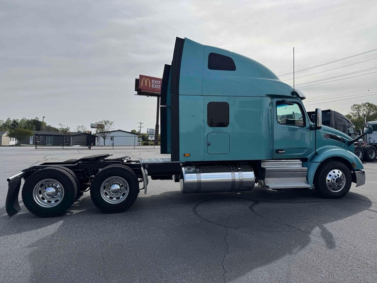 2023-peterbilt-579-image-6