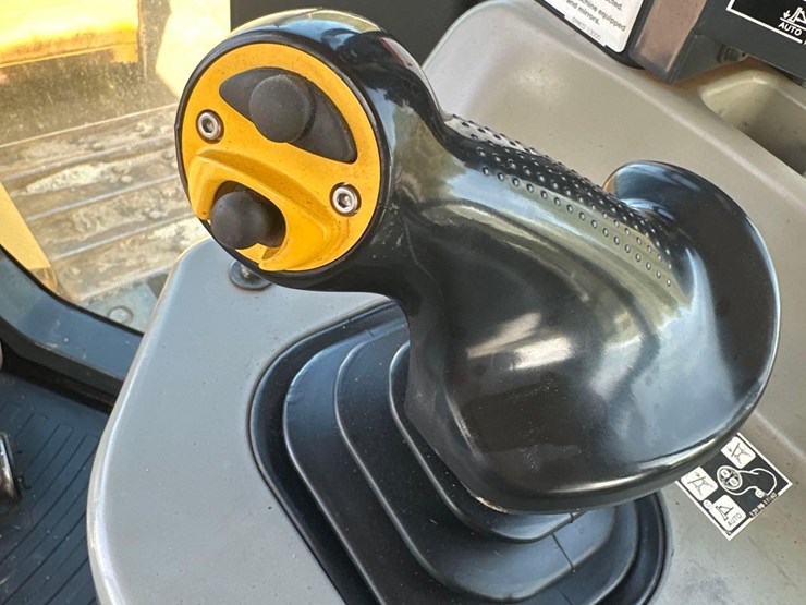 2021-komatsu-d51pxi-24-image-28