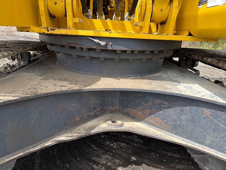 2021-komatsu-pc210-lc-11-image-15