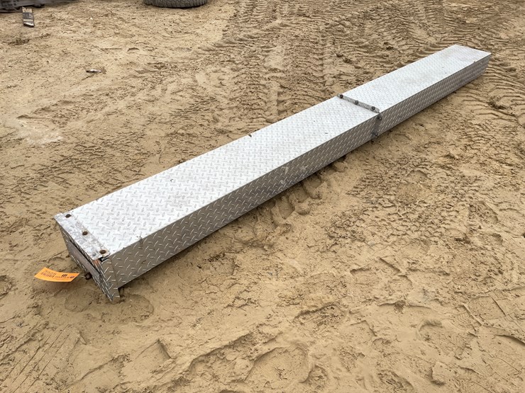 #3925-•-aluminum-truck-box-image-1