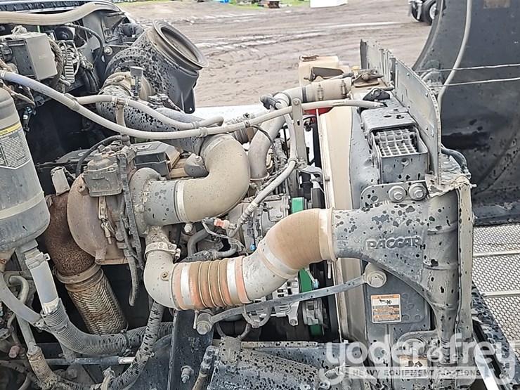 2016-peterbilt-348-image-28