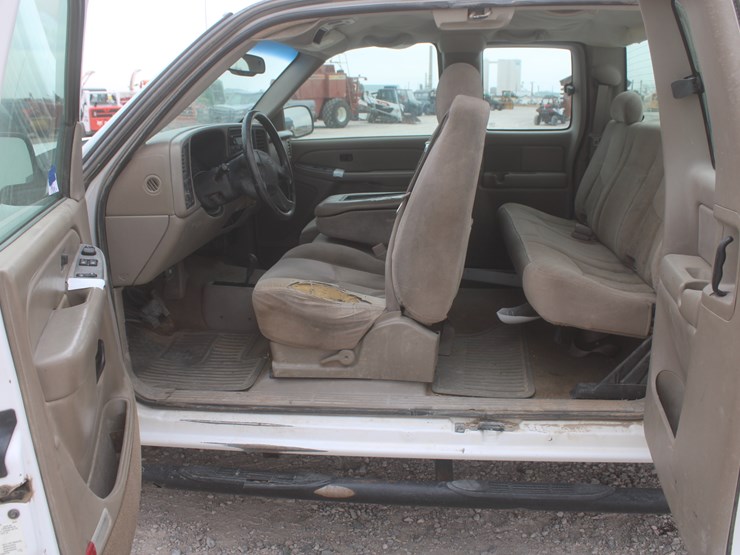 2005-chevrolet-2500-image-22