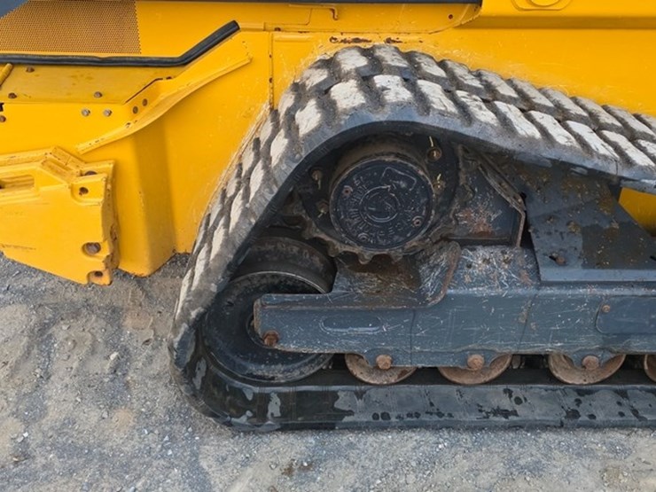 2023-deere-331g-image-14