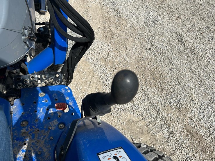 2016-new-holland-workmaster-33-image-23