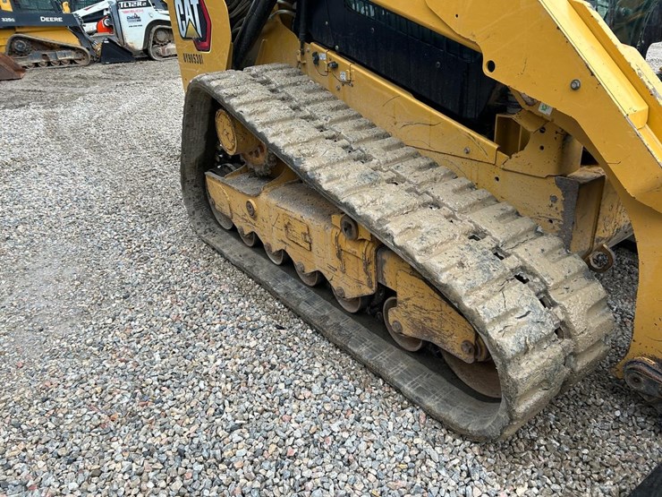 2021-caterpillar-299d3-image-12