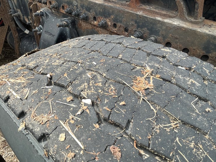 #113-•-2017-freightliner-single-axle-day-cab-semi-tractor-(has-wi-title)-image-22