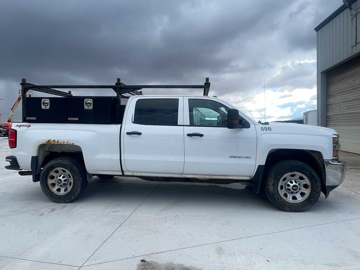 2015-chevrolet-2500-image-4