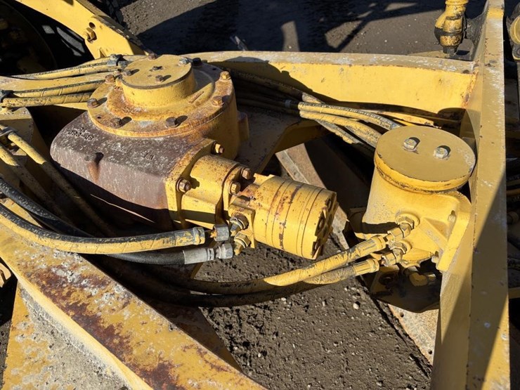 caterpillar-143h-image-13