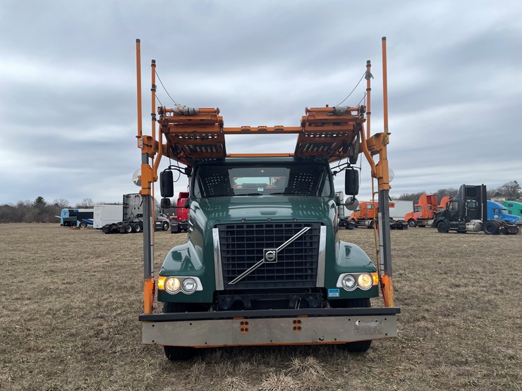 #110-•-2014-volvo-car-hauler-semi-and-trailer-(has-wi-title)-image-2
