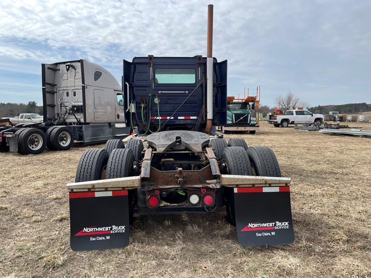 #117-•-2009-volvo-day-cab-semi-tractor-(has-wi-title)-image-6