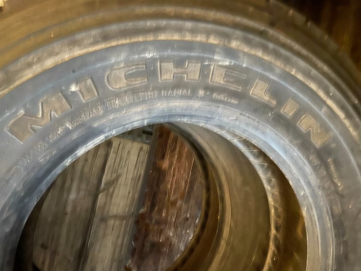 #10744-•-(2)-recapped-semi-tires-image-4