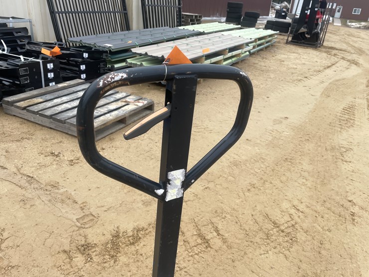 #3916-•-crown-5,000-lbs.-pallet-jack-image-13