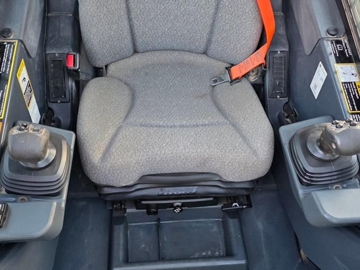 2021-deere-325g-image-51