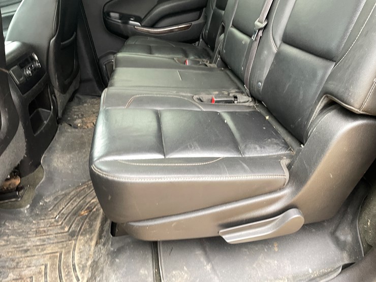 2015-chevrolet-suburban-image-64