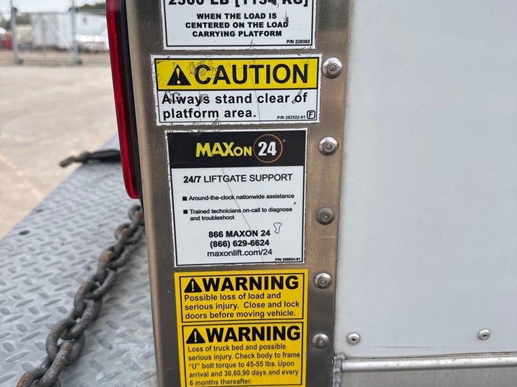 2022-isuzu-nrr-image-11