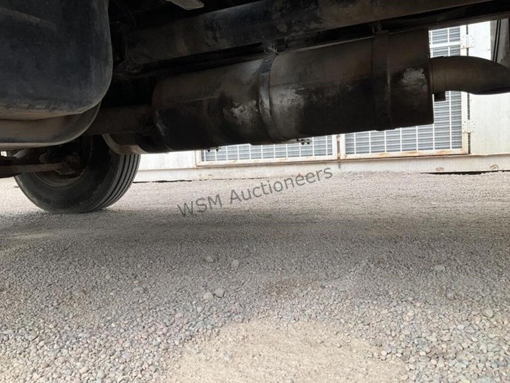 1996-freightliner-fl70-image-26