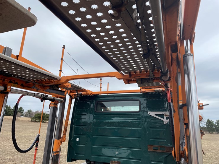 #110-•-2014-volvo-car-hauler-semi-and-trailer-(has-wi-title)-image-21