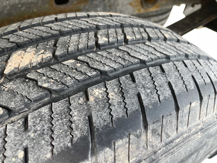 2015-chevrolet-1500-image-25