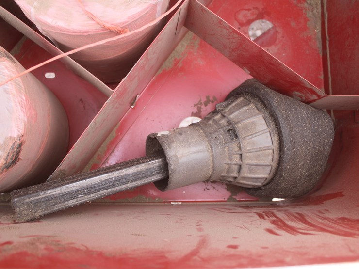 new-holland-580-image-61