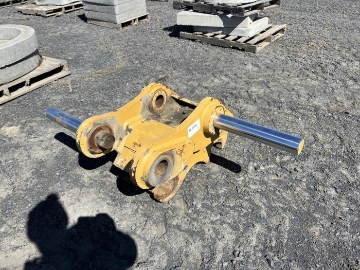 cat-quick-coupler-image-2