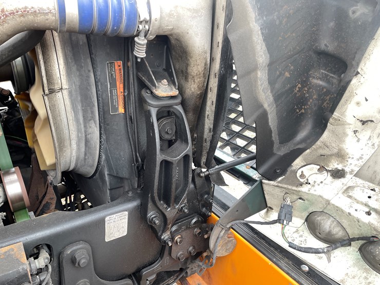 #110-•-2014-volvo-car-hauler-semi-and-trailer-(has-wi-title)-image-83