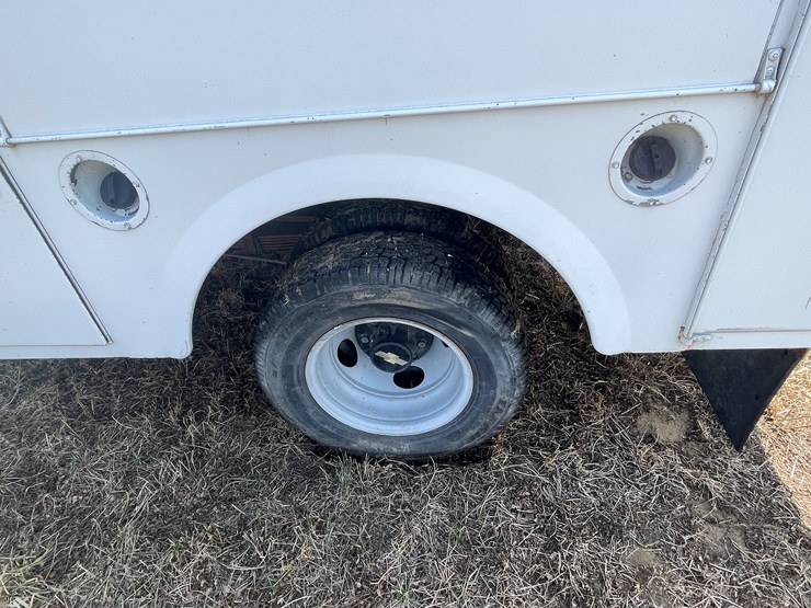 1999-chevrolet-3500-image-31