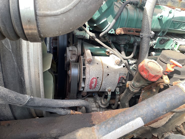 #122-•-2009-volvo-day-cab-semi-tractor-(has-wi-title)-image-60