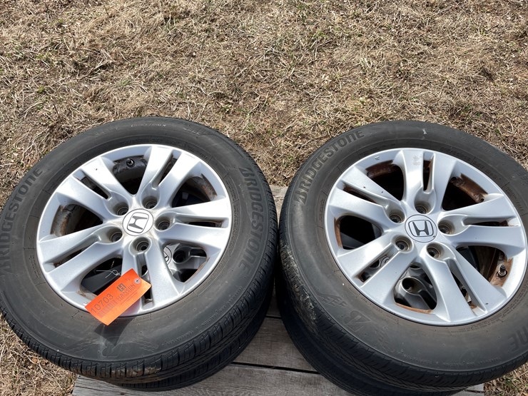 #10703-•-(4)-bridgestone-16"-tires-on-honda-5-bolt-aluminum-rims-image-3
