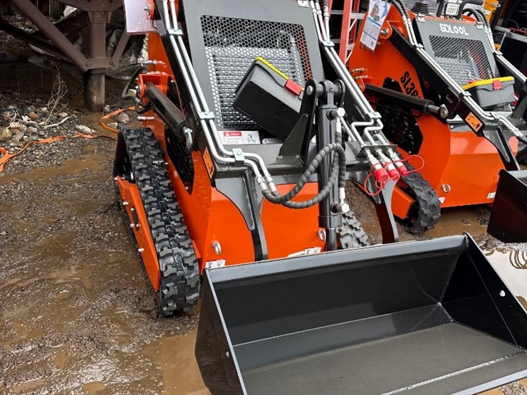 new-sdlool-co-stand-on-mini-skidloader-model-sl36c-image-3