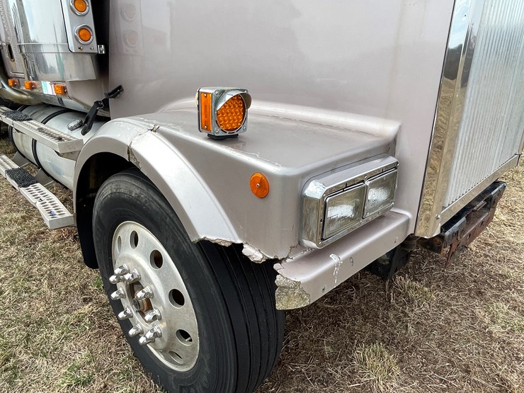 #128-•-2003-western-star-sleeper-cab-semi-tractor-(has-wi-title)-(non-runner)-image-47