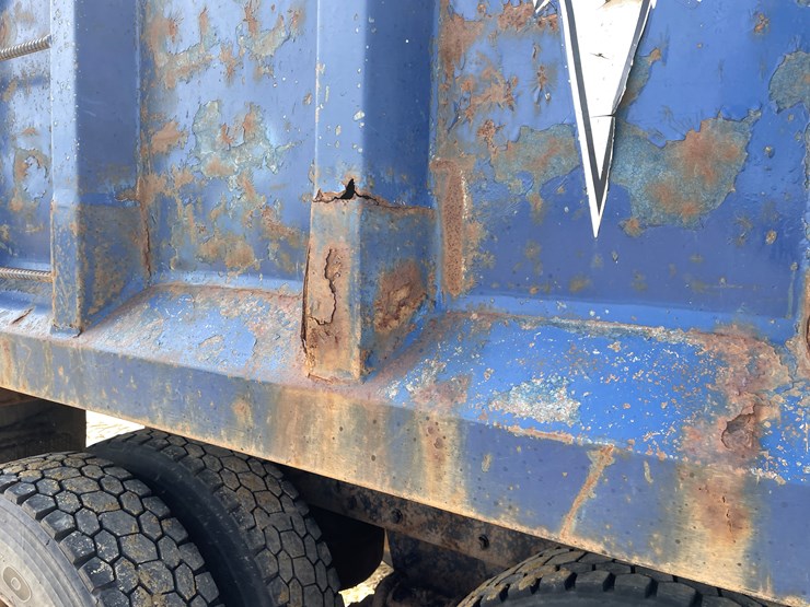 #401-•-1991-mac-rb688s-dump-truck-(has-mn-title)-image-24