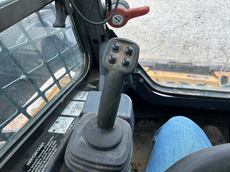 2020-deere-332g-image-24