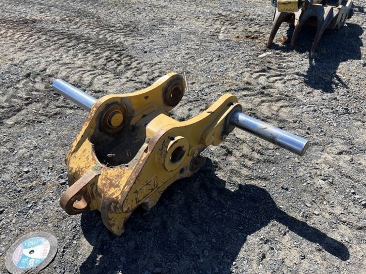 cat-quick-coupler-image-4