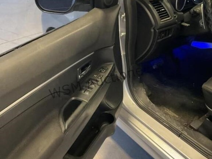 2011-mitsubishi-outlander-image-24