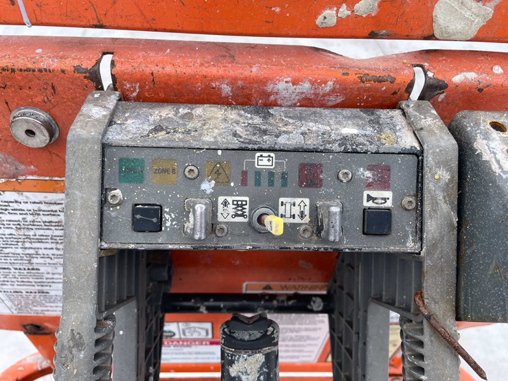 2008-jlg-2630es-image-34