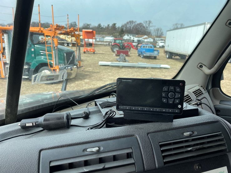 #104-•-2016-freightliner-cascade-evolution-sleeper-cab-semi-tractor-(has-wi-title)-image-61