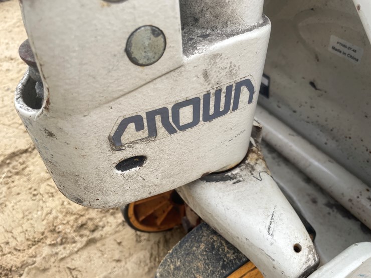 #3917-•-crown-5,000-lbs.-pallet-jack-image-6