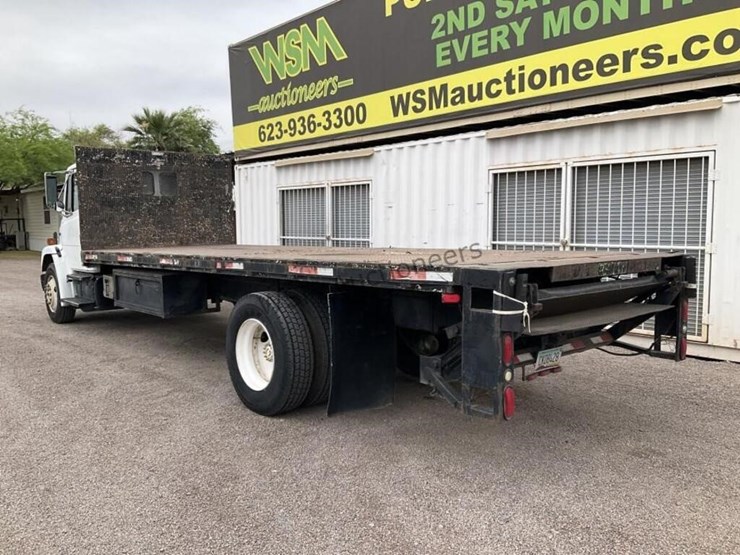 1996-freightliner-fl70-image-7