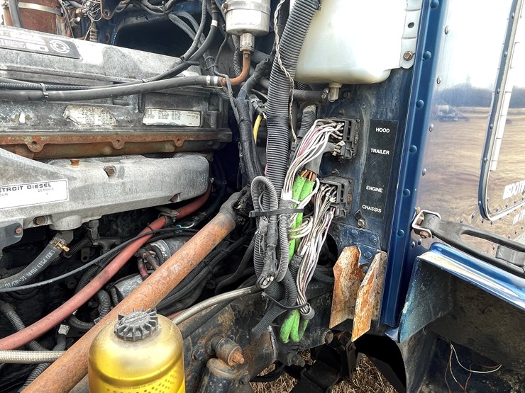 1999-peterbilt-377-image-53