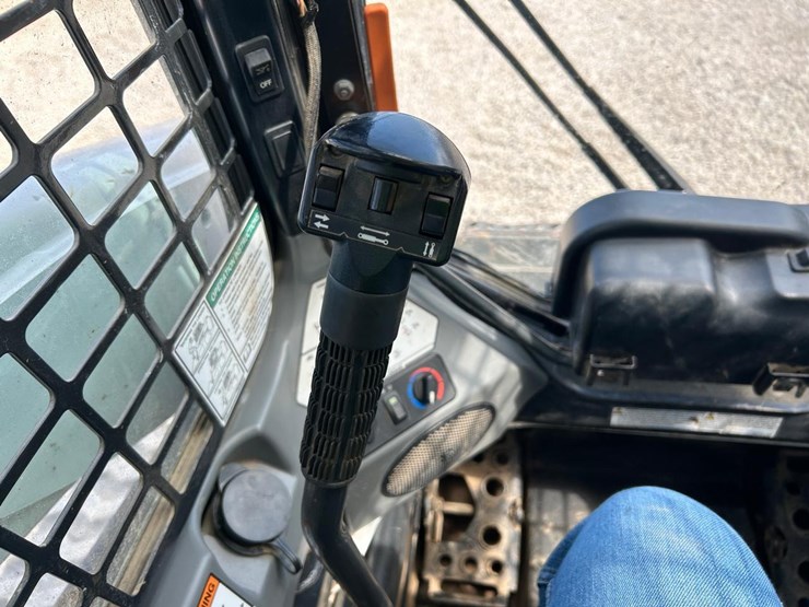 2022-bobcat-t770-image-28