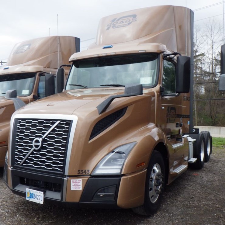 2023 VOLVO VNL300