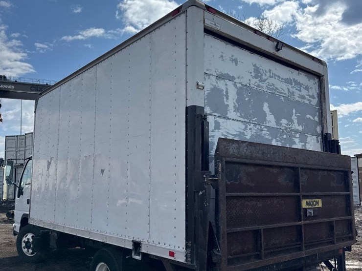 2006-isuzu-npr-image-9