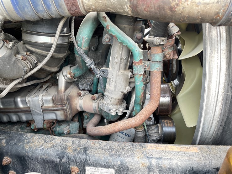 #117-•-2009-volvo-day-cab-semi-tractor-(has-wi-title)-image-60